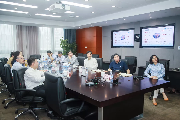 浦东新区人大常委会主任田春华一行赴优越会控股调研